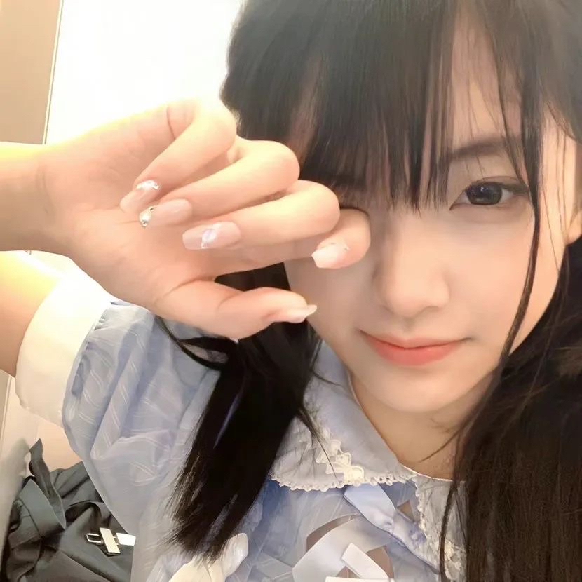 真人美女自拍a_真人美女自拍美女头像真人女头