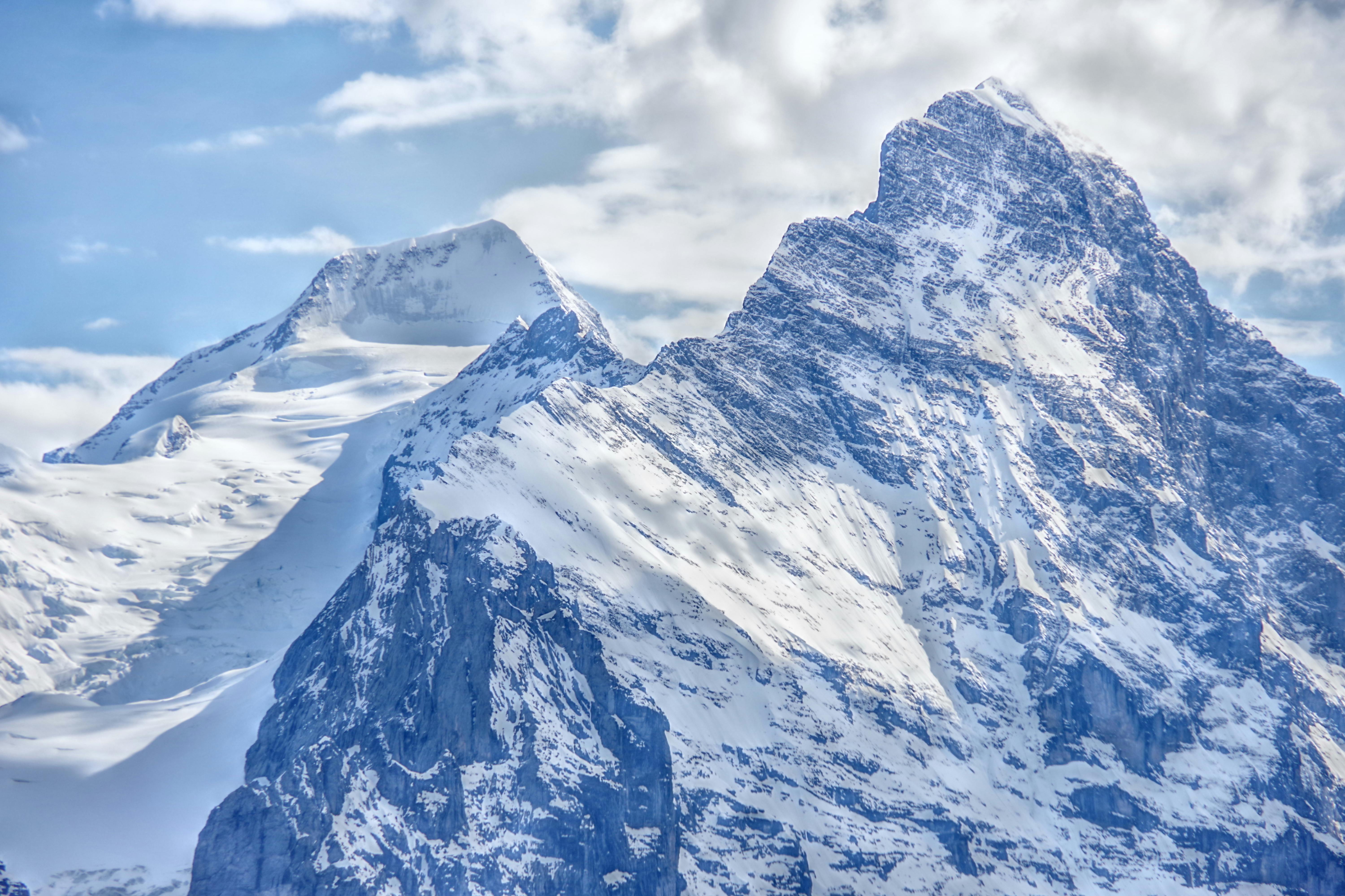 壁纸可爱雪山壁纸_夏季卡拉加乌里(Kharagauli)的鸟瞰图